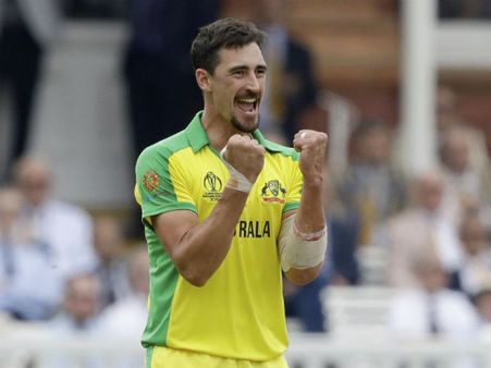 বিশ্বকাপ ফাইনালে স্ত্রীর বিধ্বংসী ইনিংসের সাক্ষী থাকলেন মিচেল স্টার্ক, স্ট্যান্ড থেকেই কুর্নিশ প্রিয়তমাকে