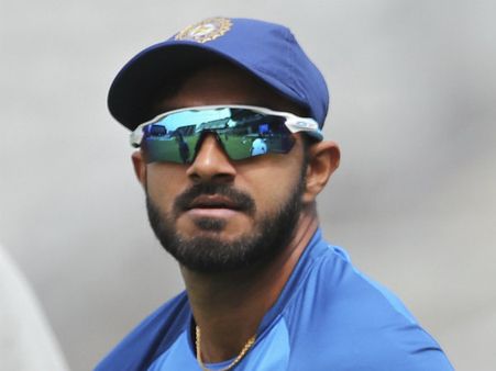 চোটের জন্য বিশ্বকাপ থেকে ছিটকে গেলেন বিজয় শঙ্কর, পরিবর্ত মায়াঙ্ক আগরওয়াল!