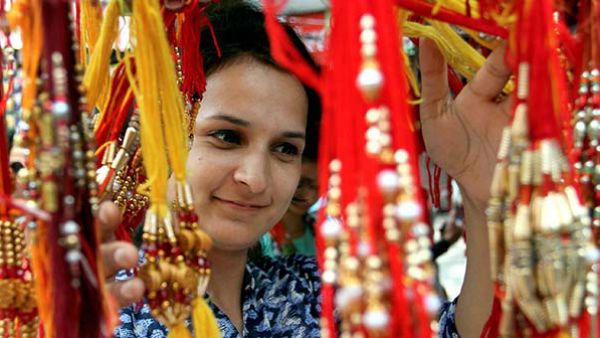 Raksha Bandhan 2019: রাখী পূর্ণিমায় সৌভাগ্য তুঙ্গে রাখতে পারে এই বিশেষ পন্থা! শাস্ত্র যা বলছে