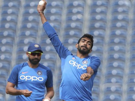 আরও স্মার্ট হচ্ছে আধুনিক ক্রিকেট, বলে এবার মাইক্রোচিপ!