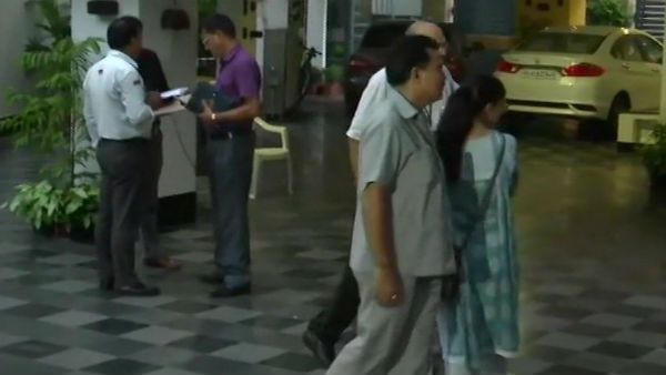 গ্রেফতার হতে পারেন চিদম্বরম! হাইকোর্টে রক্ষাকবচ খসে পড়তেই বাড়িতে সিবিআই