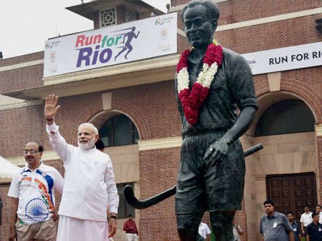 ধ্যানচাঁদের জম্মবার্ষিকি, হকির জাদুকর সম্পর্কে কিছু তথ্য জেনে নিন