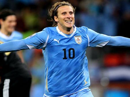 পেশাদার ফুটবলকে বিদায় জানালেন কিংবদন্তী দিয়েগো ফোরলান