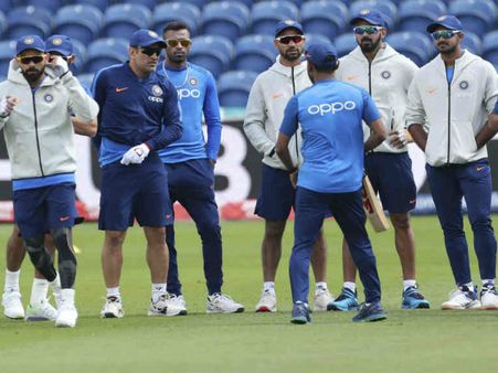 টিম ইন্ডিয়ার ফিল্ডিং কোচের চাকরিতে তিনিই বহাল থাকতে পারেন