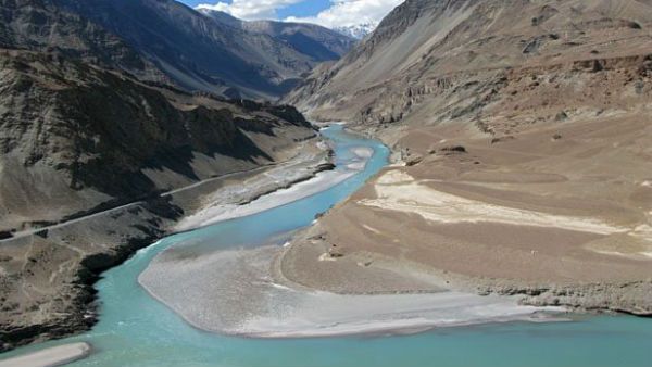 টেমস নদী শুকিয়ে যাচ্ছে! জলবায়ু পরিবর্তনের জেরে খরার আশঙ্কা এবার ইংল্যান্ডে