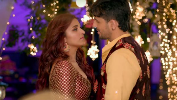 Jabariya Jodi Movie Review:গল্পের বাঁধনের অভাবেই নৌকা ডুবল সিদ্ধার্থ-পরিণীতি অভিনীত জাবারিয়া জোড়ির
