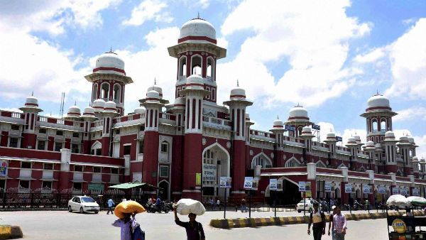 লখনৌ স্টেশনে কলা বিক্রিতে নিষেধাজ্ঞা! অসন্তুষ্ট পর্যটক ও বিক্রেতারা