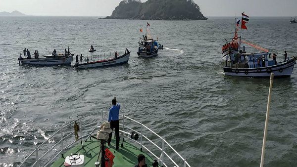জঈশ জঙ্গিরা জলের তলা দিয়ে হামলার ট্রেনিং নিচ্ছে, এদেশে এলে বেঁচে ফিরবে না, হুঙ্কার নৌসেনা প্রধানের