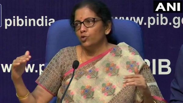 ২৭ থেকে কমে ১২-তে দাঁড়াল রাষ্ট্রায়ত্ব ব্যাঙ্কের সংখ্যা, কে মিশছে কার সঙ্গে