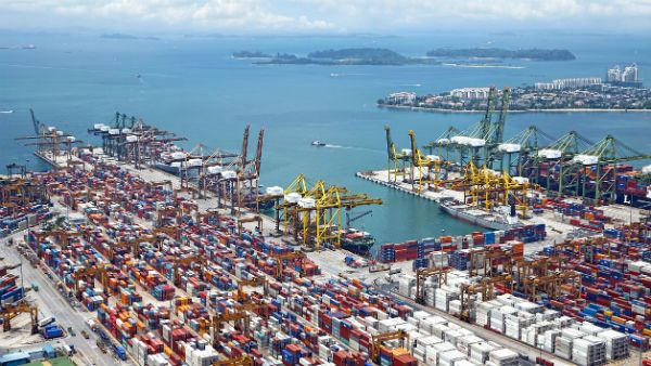 আম্ফান তাণ্ডবের পর ফের কাজে ফিরল কলকাতা ও হলদিয়া বন্দর!