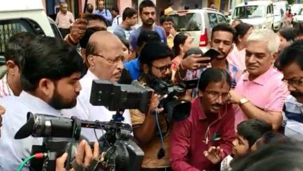 সারপ্রাইজ ভিজিট ক্রেতা সুরক্ষা মন্ত্রীর, নিজের কানে শুনলেন রেশন মালিকদের কুকীর্তির কথা