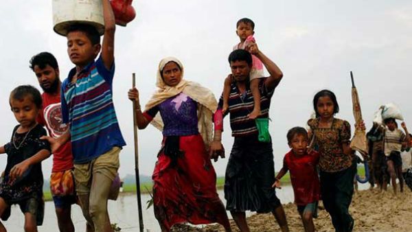 রোহিঙ্গা বোঝাই নৌকা আটক করল মায়ানমার সেনা