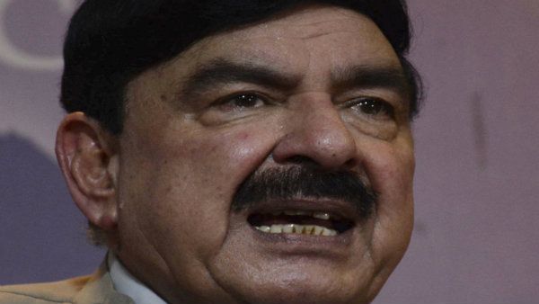 ভারতকে হুমকি দেওয়া পাকিস্তানি মন্ত্রী রশিদকে মারধর সেদেশেরই বিরোধী নেতৃত্বের