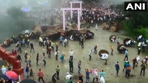 হাইকোর্টের নিষেধাজ্ঞা সত্ত্বেও বিজেপি শাসিত রাজ্যে পাথর ছুঁড়ে উৎসব! ১০ মিনিটে আহত কমপক্ষে ১০০ জন