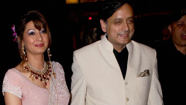 শশী-পত্নী সুনন্দা পুষ্করের দেহে মিলেছে ১৫ টি আঘাতের চিহ্ন! মৃত্যু ঘিরে আর কী জানাল দিল্লি পুলিশ