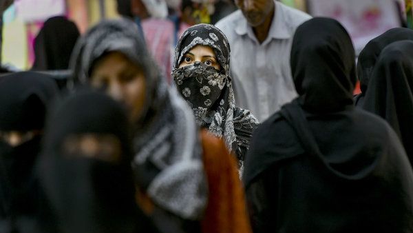 হোয়াটসঅ্যাপে তিন তালাক স্ত্রীকে, আইন পাসের পর প্রথম ঘটনা ঘটল মহারাষ্ট্রে