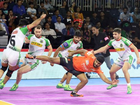 জিতে প্রো কবাডি লিগ জমিয়ে দিল ইউ মুম্বা ও জয়পুর পিঙ্ক প্যান্থার