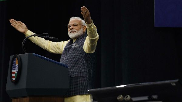 'মন্দির ওহি বানায়েঙ্গে ' স্লোগানে তোলপাড় 'হাউডি মোদী'র আসর! স্টেডিয়ামের উন্মাদনার ভিডিও ট্রেন্ডে