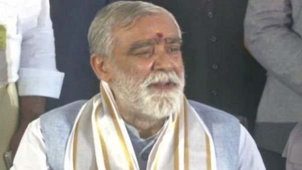 গোমূত্র দিয়ে ক্যান্সার নিরাময়ের ওষুধ তৈরির পথে কেন্দ্র! যা জানালেন বিজেপি মন্ত্রী অশ্বিনী চৌবে