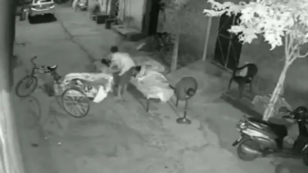 ৪ বছরের শিশুকে মাঝরাতে অপহরণের চেষ্টা, তারপর কী হল দেখুন ভিডিও