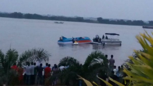 রূপনারায়ণে নৌকাডুবি! ৫০-৬০ জলের তলিয়ে যাওয়ার আশঙ্কা