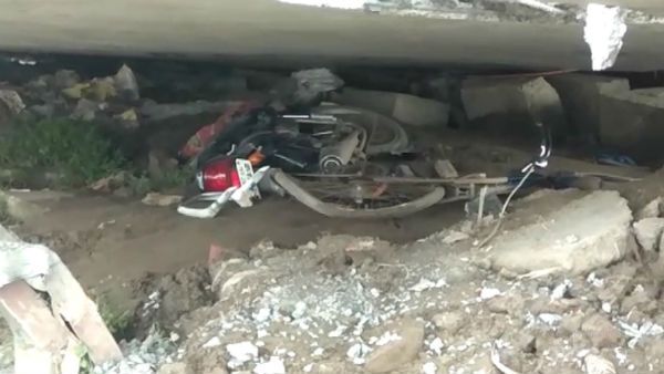 শালিমার স্টেশনে হুড়মুড়িয়ে ভেঙে পড়ল কংক্রিটের শেড! চাপা পড়ে গেলেন কর্মীরা