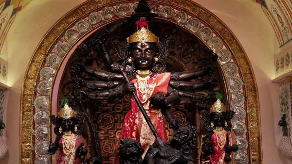 ব্যস্ততম মহানগরী কলকাতাকে পাখির চোখে দেখলে কেমন লাগে তা দেখতে পাওয়া যাবে এবার চেতলা অগ্রণীতে এলে