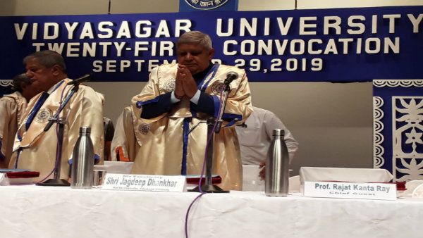 বিদ্যাসাগর বিশ্ববিদ্যালয়ের সমাবর্তনে রাজ্যপাল! শিক্ষা প্রতিষ্ঠানকে পঠনপাঠনের মন্দির গড়ার ডাক