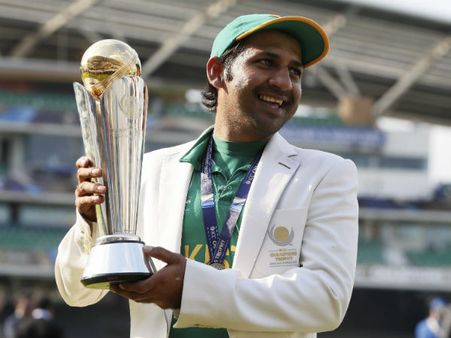 প্রাক্তন ভারত অধিনায়ক ধোনির সঙ্গে এলিট ক্লাবে ঢুকে পড়লেন পাক অধিনায়ক