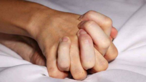 স্কুলে বেজে গিয়েছে ছুটির ঘণ্টা, দরজায় উঁকি দিতেই নজরে এল শিক্ষকের উদ্দাম যৌনতা