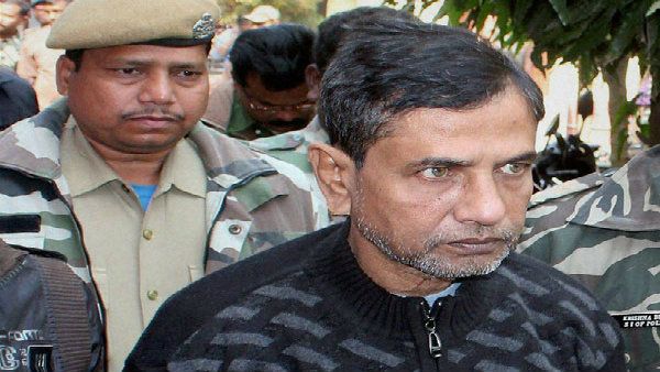 সারদা কর্তার বিস্ফোরক দাবি'র মধ্যেই নয়া মোড়! হাইকোর্টের নির্দেশে মিলবে এবার টাকা?