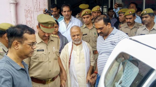 আখাড়া পরিষদের নতুন সিদ্ধান্ত! ধর্ষণকাণ্ডে জেল যাত্রার পর বিপদ আরও বাড়ল চিন্ময়ানন্দের