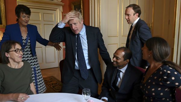 ব্রিটিশ প্রধানমন্ত্রী সংখ্যাগরিষ্ঠতা হারালেন, ব্রেক্সিটে ভোটের আগে জোর ধাক্কা ডেমোক্র্যাটদের