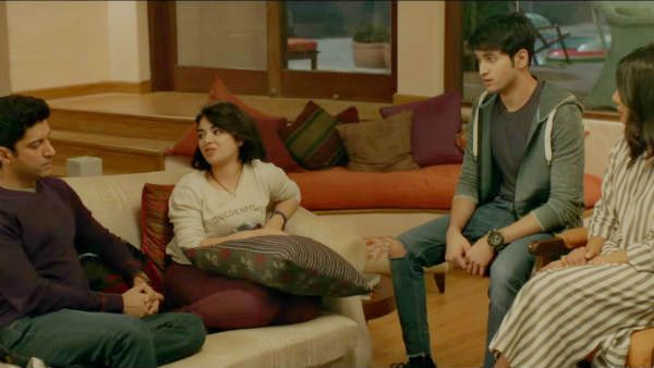 দাম্পত্যের 'দায়িত্ব' কি সুখ কাড়তে পারে! বাস্তবের কাহিনি বলল প্রিয়ঙ্কা-ফারহানের 'দ্য স্কাই ইজ পিঙ্ক'