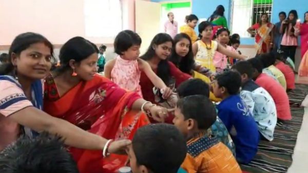 মিষ্টির দোকানে সকাল থেকে লম্বা লাইন, বাঙালির ঘরে ঘরে ভাইফোঁটার আয়োজন তুঙ্গে