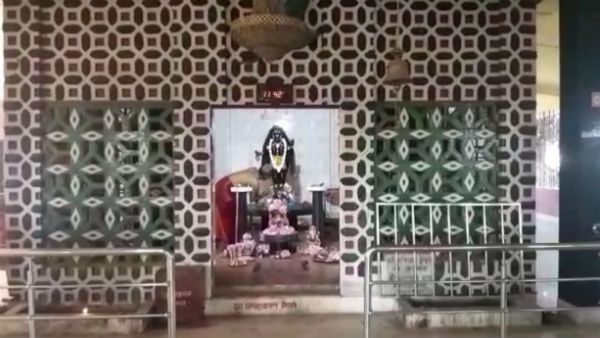 জলপাইগুড়িতে দেবী চৌধুরানি মন্দিরে খেপি মায়ের আরাধনায় মুসলিম মহিলা