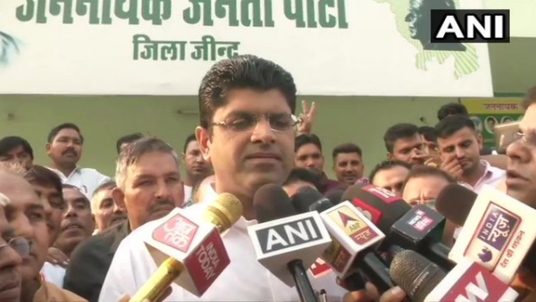 হরিয়ানায় ত্রিশঙ্কু বিধানসভার আশঙ্কা, অকালি নেতা বাদলকে দুষ্মন্তের সঙ্গে দেখা করতে বলল বিজেপি