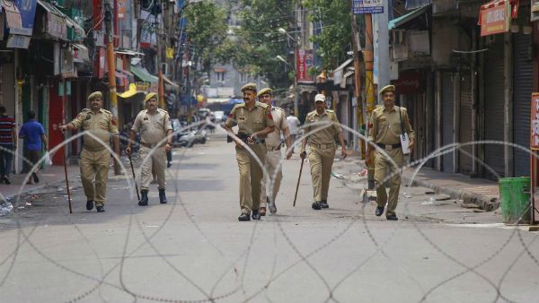 কাশ্মীরে ৩৭০ ধারা বিলোপের পর দ্বিতীয়বার সন্ত্রাসবাদী হামলা, দায় এড়াতে পারে কি কেন্দ্র