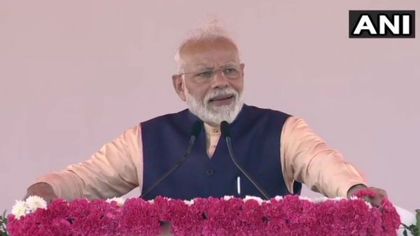 'কাশ্মীর আর ভারতের মাঝের দেওয়াল ভেঙে দিয়েছে' আর্টিক্যাল ৩৭০! 'একতা দিবস'-এ ঝাঁঝালো মোদী