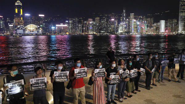 রক্তঝরল হংকংয়ের বিক্ষোভে, প্রতিবাদীদের লক্ষ্য করে গুলি চালাল পুলিস