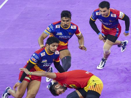 প্রো কবাডি লিগে জয় পেল ইউপি যোদ্ধা ও পাটনা পাইরেটস