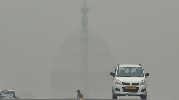 দিল্লির রাস্তায় হাঁটা মানে ১৪৮টি সিগারেট খাওয়া! বিস্ফোরক তথ্যে মাথা ঘোরার জোগাড় সকলের