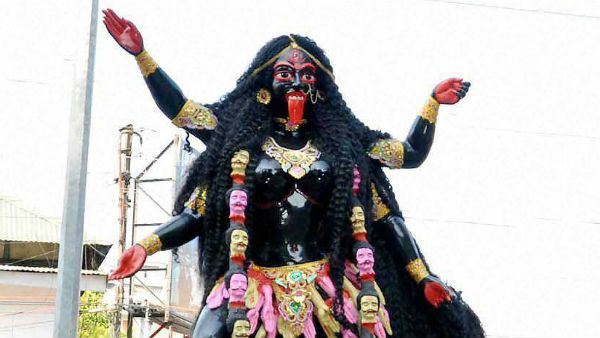 রামপ্রসাদকে হাড়িকাঠে চড়িয়ে বলি দিতে গিয়ে রঘু ডাকাত কী দেখতে পেয়েছিলেন! বাংলার ডাকাত-কালী ইতিবৃত্ত