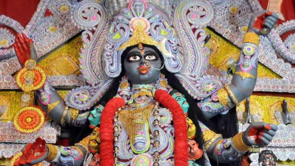 দীপাবলি ২০১৯ : সতীপীঠ বীরভূম যেন মা কালীর চারণভূমি