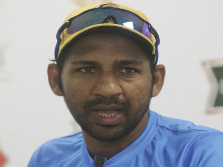 পাকিস্তানের টেস্ট ও টি-টোয়েন্টি দলের অধিনায়কত্ব হারালেন সরফরাজ আহমেদ
