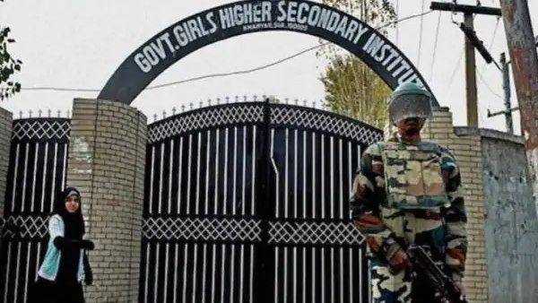 কাশ্মীরে স্কুল পড়ুয়াদের মগজধোলাই করছে জঙ্গিরা! গোয়েন্দাদের গোপন রিপোর্টে উঠে এল হাড়হিম করা তথ্য