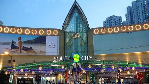 ব্যাগ নিয়ে প্রবেশ নিষেধ, করোনা সংক্রমণের আশঙ্কায় শহরের শপিং মলে জারি কড়া নিয়ম