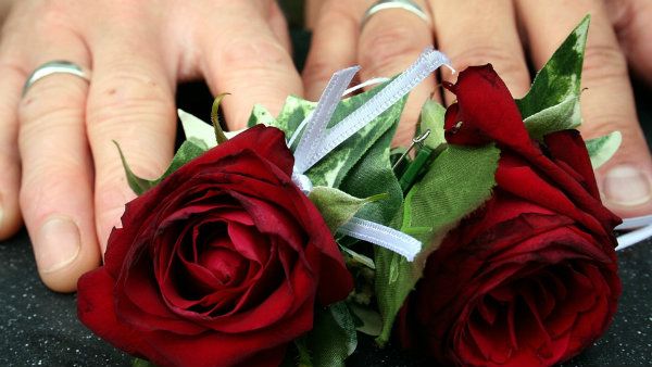 চিকিৎসক পাত্রীর জন্য যোগ্য পাত্র খুঁজে না পেয়ে মোটা টাকা ক্ষতিপূরণ দিল ম্যাট্রিমোনিয়াল সাইট