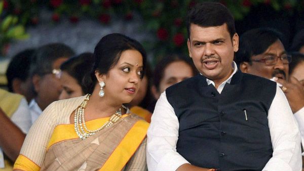 দ্বিতীয়বার মহারাষ্ট্রের মুখ্যমন্ত্রী, স্বামীর সাফল্যেকে অভিনন্দন জানালেন স্ত্রী অম্রুতা
