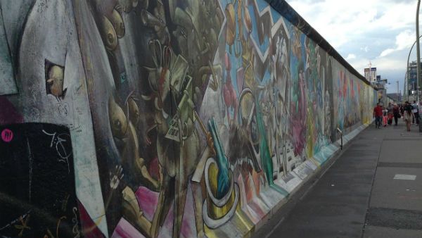 বার্লিন প্রাচীর পতনের ৩০তম বার্ষিকী উদযাপন উপলক্ষে গুগলের শ্রদ্ধার্ঘ